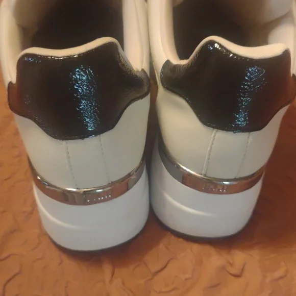 DKNY fashion sneakers - Picture 4 of 6